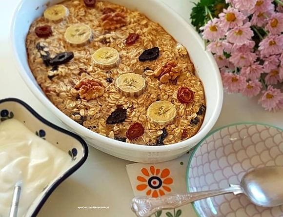 Pieczona owsianka z bananem i bakaliami