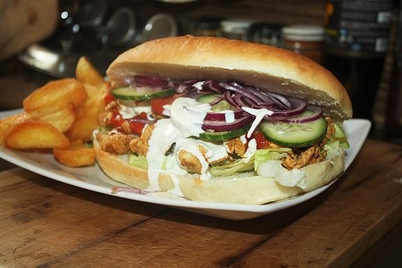 Spolszczony gyros w bułce
