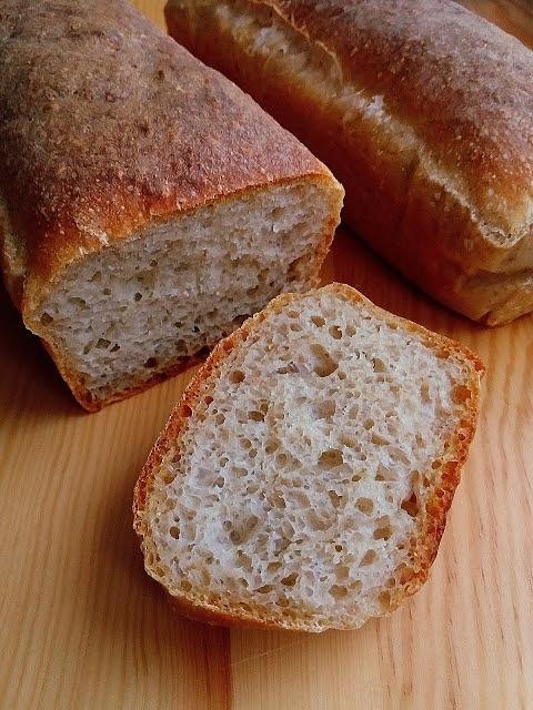 Chleb powszedni na zakwasie i pszennej mące, lekki i puszysty