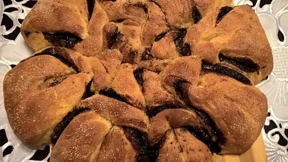 Drożdżówka fantazyjna z kakaowym nadzieniem