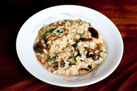 Risotto z grzybami leśnymi i boczkiem