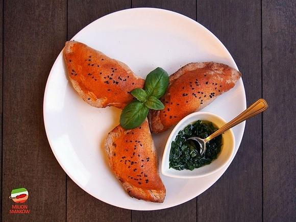 Pieczone pierogi z dynią ricottą i sosem bazyliowym