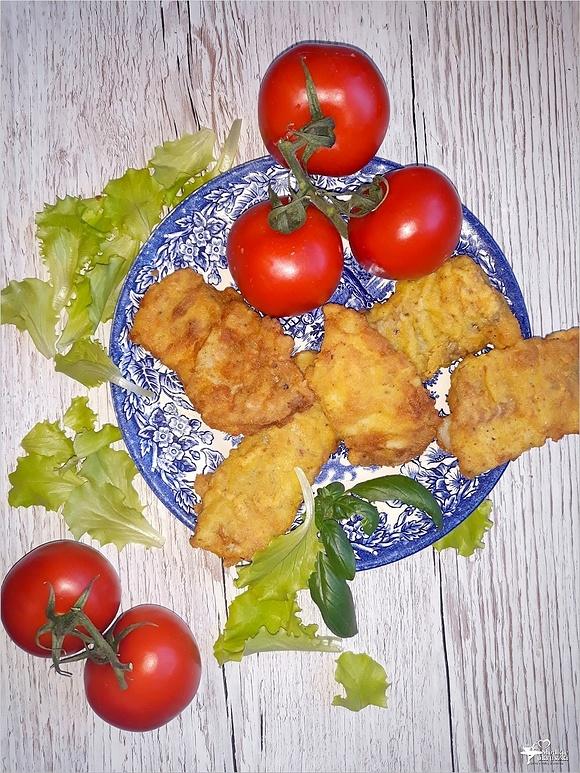 Smażony mintaj w panierce z mąki kukurydzianej