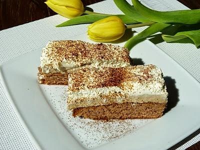 Ciasto cappuccino z kremem i kawą rozpuszczalną