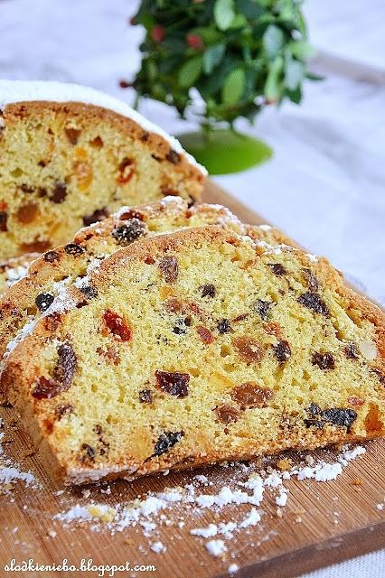 Keks z bakaliami ciasto ucierane z owocami i orzechami