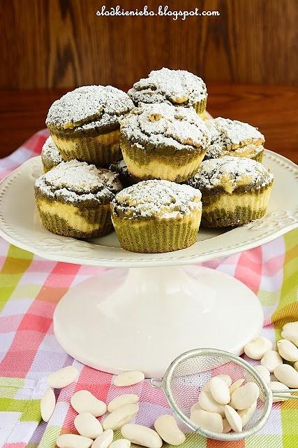 Fasolowe muffiny z młodym jęczmieniem i wiórkami kokosowymi