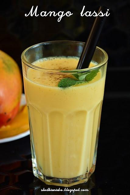 Mango lassi - koktajl z mango i jogurtu z kardamonem