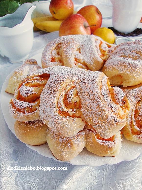 Drożdżówki z dżemem jabłkowo-marchewkowym