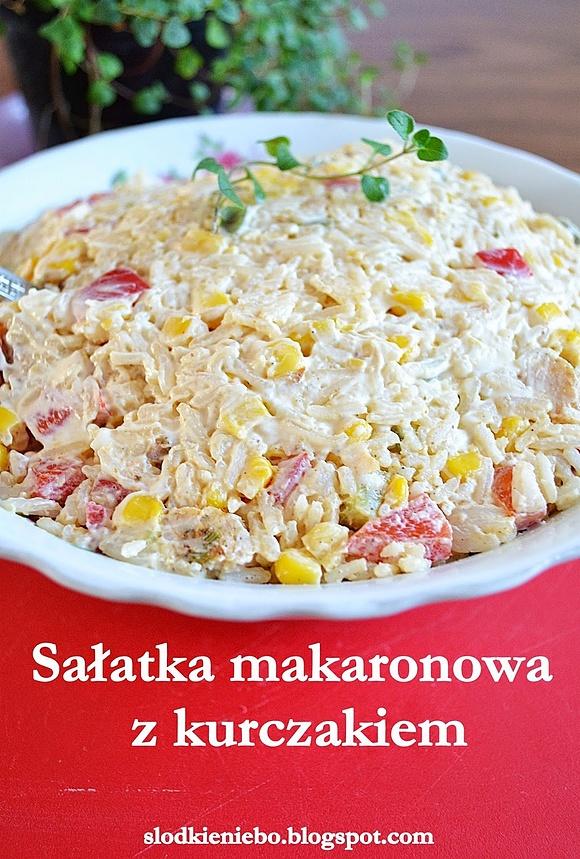 Sałatka makaronowa z kurczakiem, kukurydzą i papryką