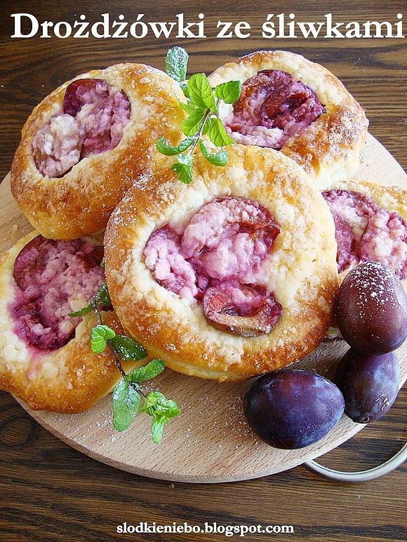 Drożdżówki ze śliwkami i kruszonką