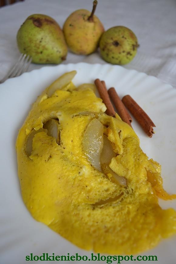 Gruszkowy omlet z miodem i cynamonem