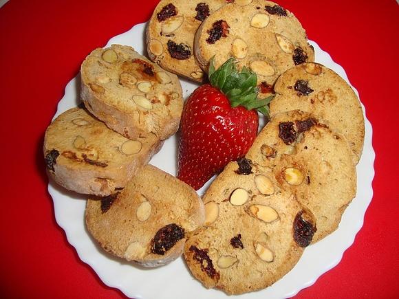 Cantucci biszkopty z migdałami i żurawiną