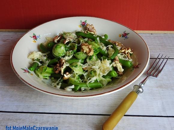 Orecchiette z pesto z białej rzepy, fasolką szparagową i orzechami włoskimi