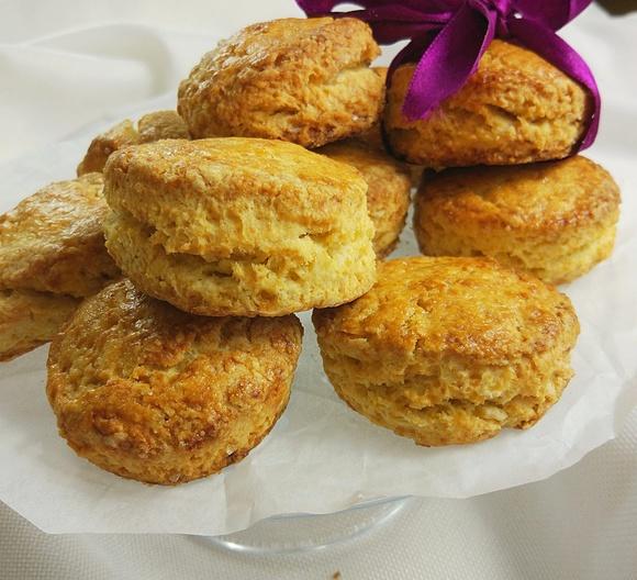 Scones – tradycyjne angielskie bułeczki bez wyrabiania