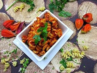 Rozgrzewająca pasta paprykowo pomidorowa