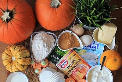 Dyniowe muffinki z kremem z masła orzechowego