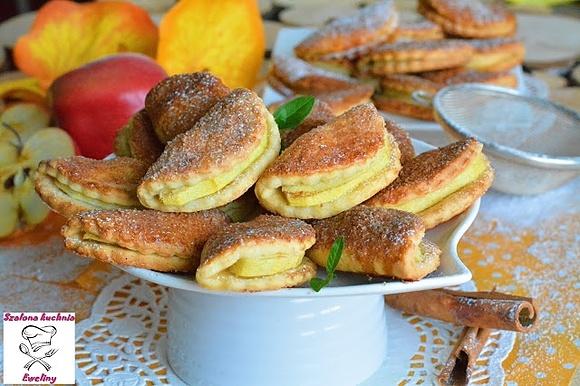 Półksiężyce z jabłkiem i nutą cynamonu