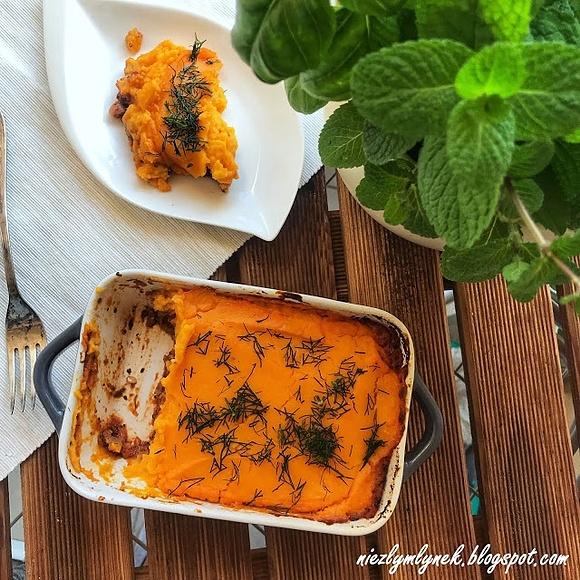 Zapiekany Bolognese pod puree z batata i kalafiora