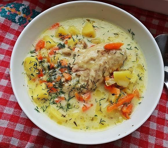 Zupa koperkowa na skrzydełkach drobiowych
