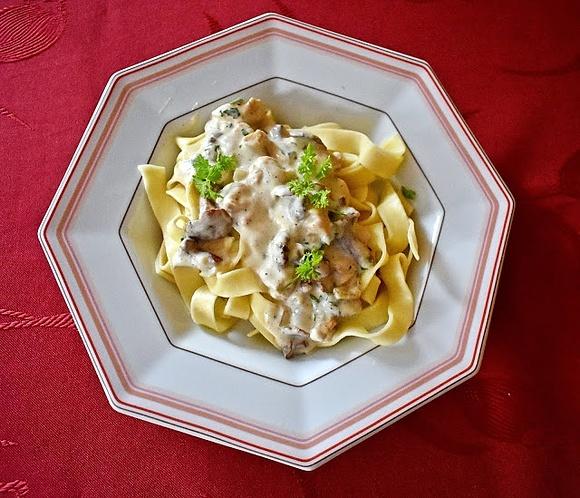 Makaron tagliatelle z kurczakiem w sosie kurkowym