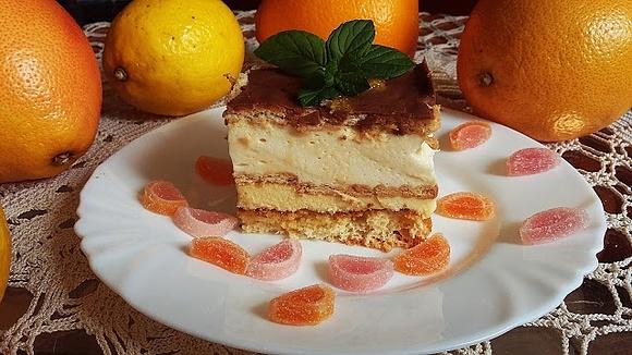 Pomarańczowiec z biszkoptem i masą budyniową