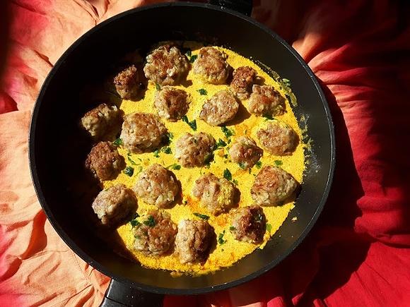 Wieprzowe klopsiki w sosie curry