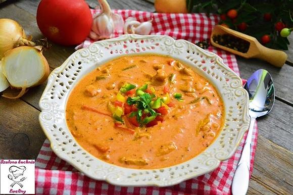 Zupa gyros z kurczakiem i papryką