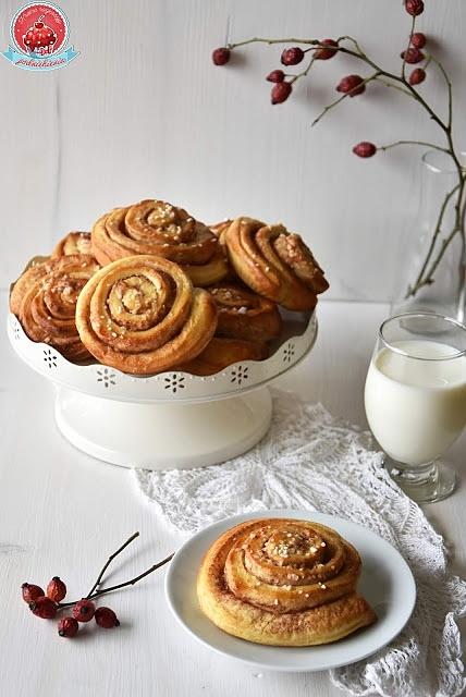 Kanelbullar szwedzkie bułeczki cynamonowe zakręcone