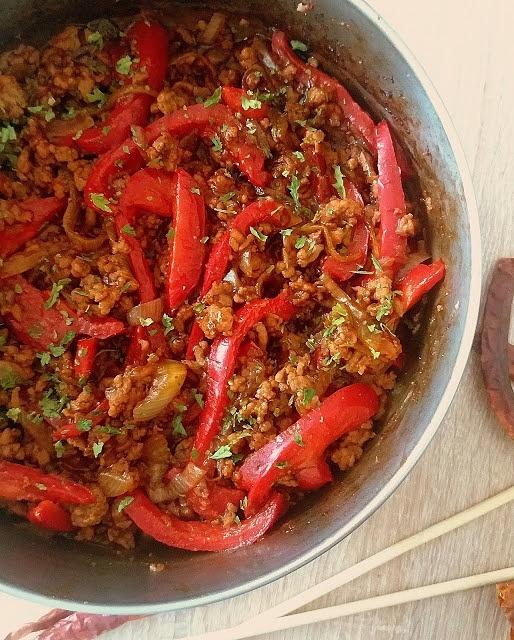 Stir fry z mięsa mielonego i warzyw