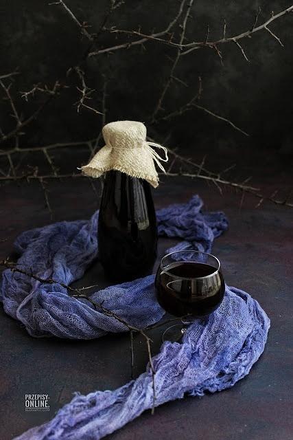 Sok z owoców śliwy tarniny - naturalny i zdrowy napój