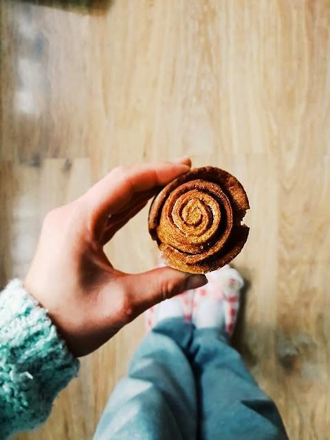 Dyniowe cinnamon rolls z orkiszową mąką