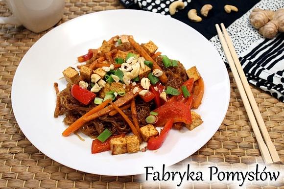 Makaron po tajsku z masłem orzechowym i tofu