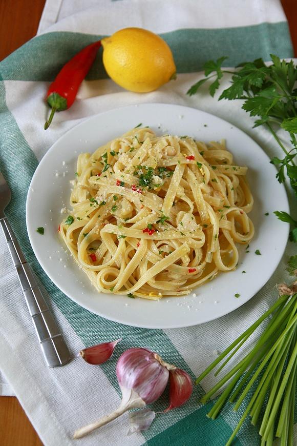 Aglio e olio makaron z czosnkiem i chili