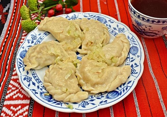Pierogi z mięsem z drobiu z rosołu