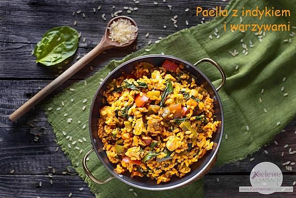 Paella z indykiem i warzywami