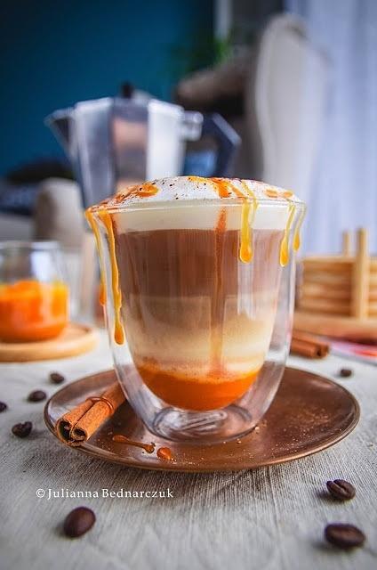 Dyniowa latte macchiato