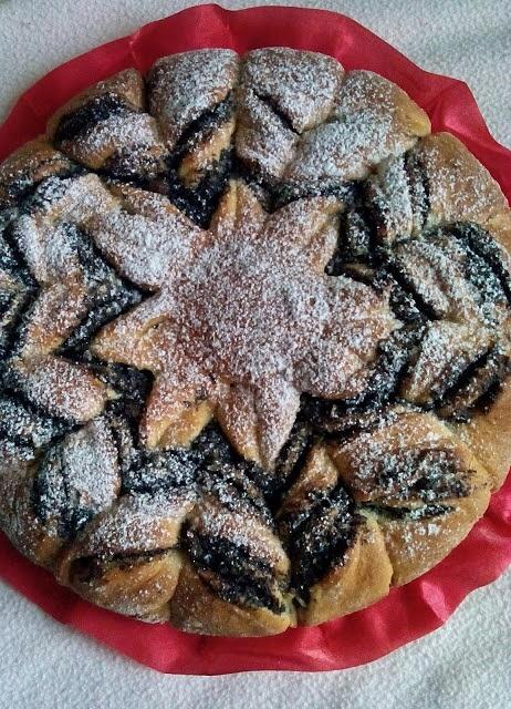 Gwiazda drożdżowa z makiem na święta