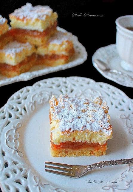 Szarlotka z budyniową pianką