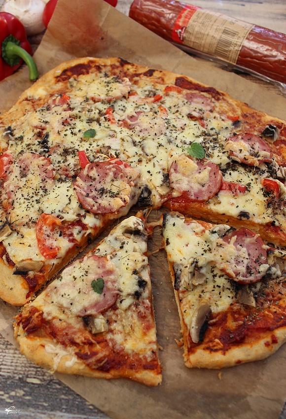 Pizza familijna na dużą blachę