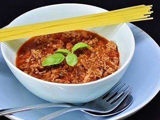 Spaghetti bolognese z papryką – klasyczny przepis z dodatkiem warzyw