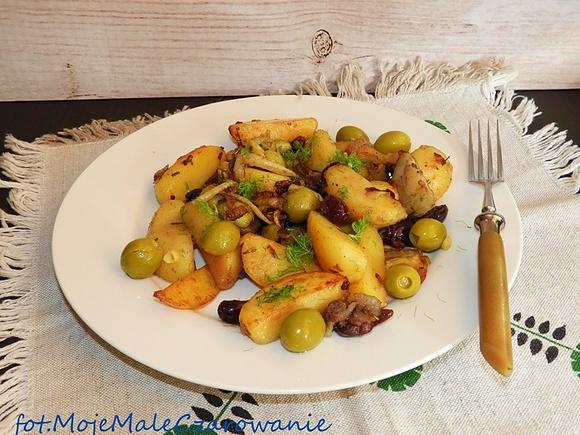 Ziemniaki z oliwkami i filetami anchois