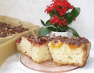 Morelowo śliwkowe drożdżowe ciasto