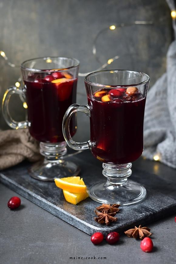 Grzane wino z pomarańczą i żurawiną - przepis na aromatyczny napój