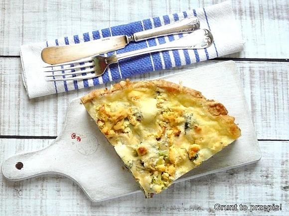 Tarta z brokułem boczkiem i pieczarkami