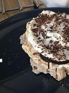 Bezy orzechowe z kremem mascarpone