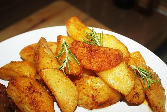 Pieczone chrupiące ziemniaki po węgiersku