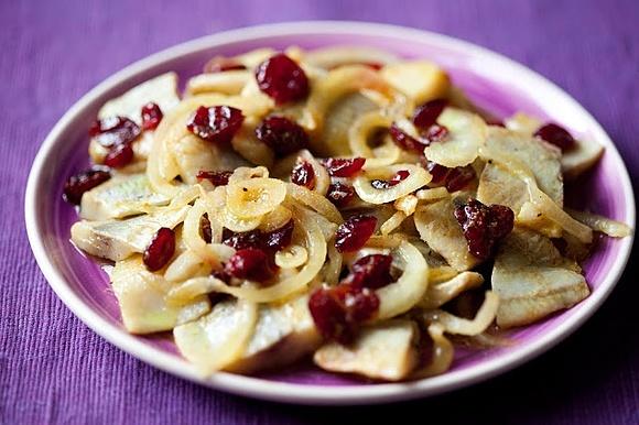 Śledź z żurawiną w curry