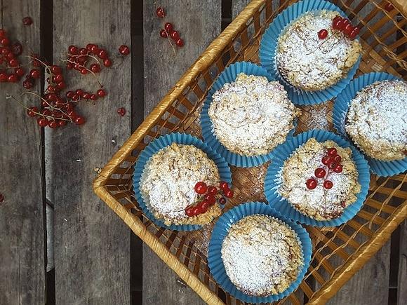Malinowe muffiny z melasą i kruszonką