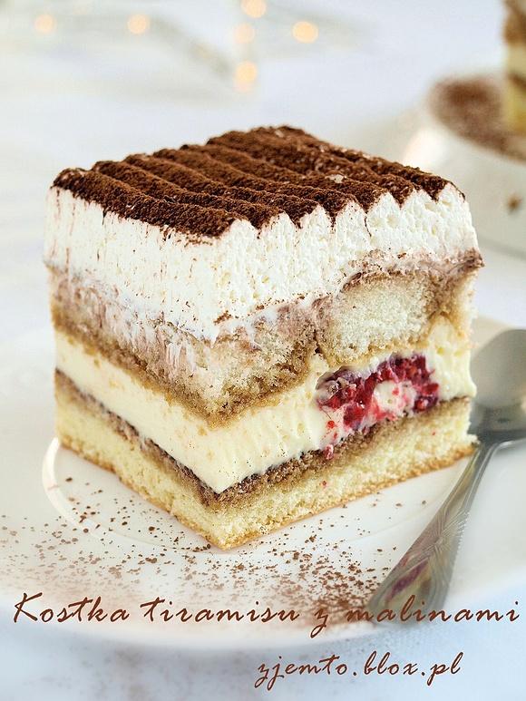Kostka tiramisu z malinami