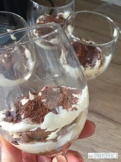 Tiramisu klasyczne włoskie desery z kawą i mascarpone